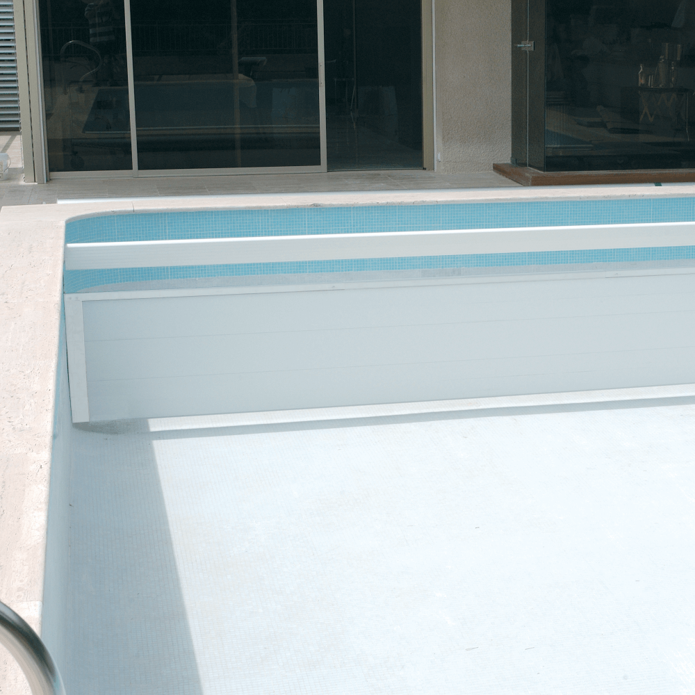 Стенка для бассейна с наклонным или плоским дном, глубиной до 1.30 м, ширина менее 5.10 м