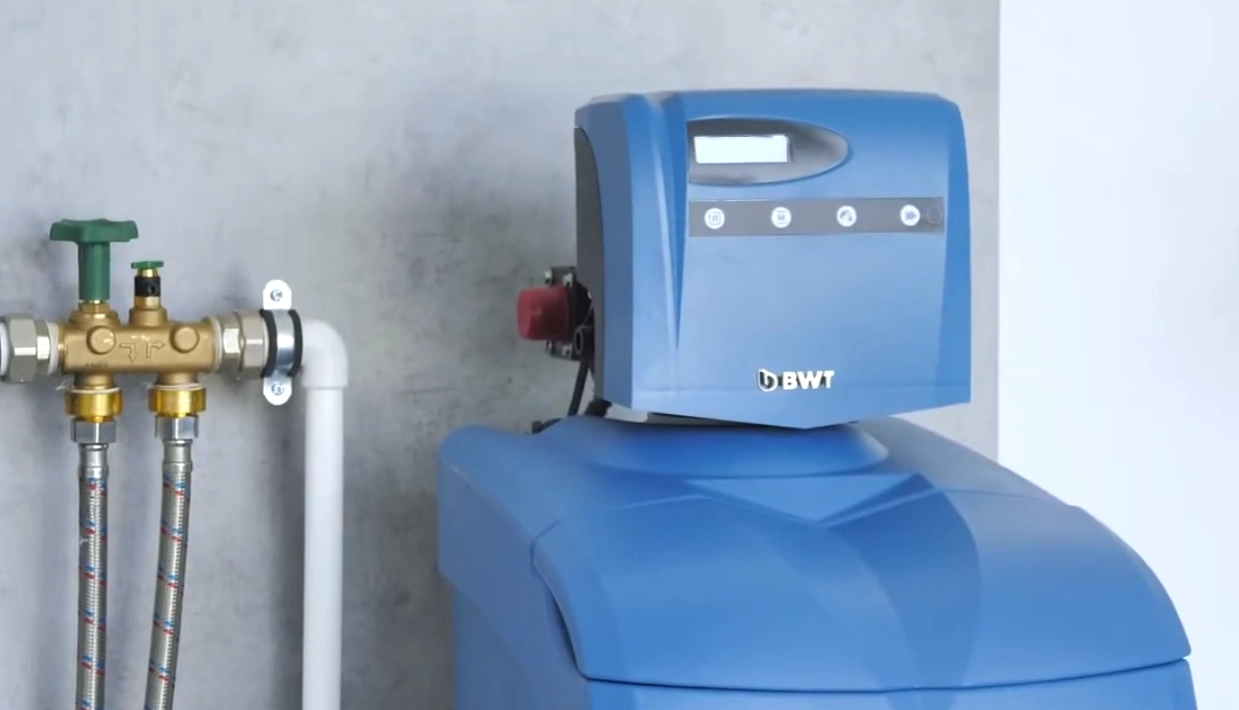 Умягчитель-обезжелезиватель воды BWT AQA Trinity.